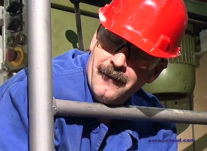 Porno Cloud: Workers pissing party