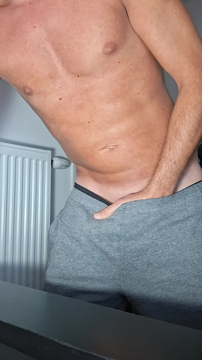 Xfroska: I Hard in My Shorts and Boxers