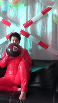 Barefoot Latex MILF Is Playing with the Balloon