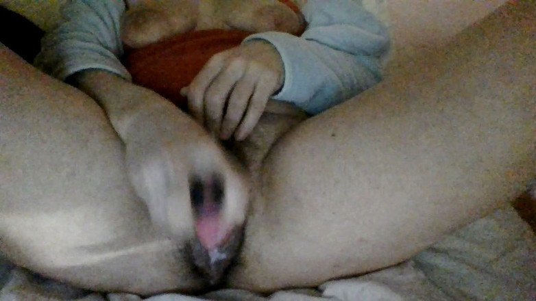 Annina: Dildo dalam pepek yang sangat basah