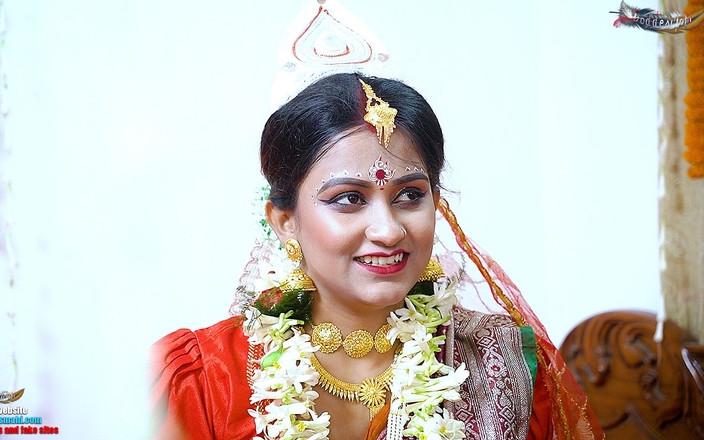 Desi Bold Movies: Desi nuova moglie sposata scopa hardcore con i suoi amici...