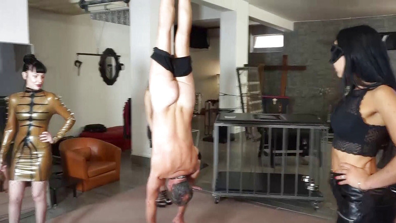Lady Mesmeratrix Official: Chicas cachondas azotando a sus pobres esclavos