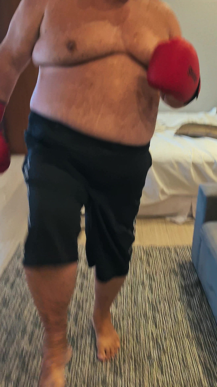 Punchbagplz: Санта Боксер: Рождественский битдаун в видео от первого лица