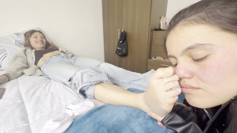 scarlettandc: Domination with Feet