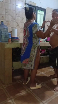 Chupo La Concha De Mi Madrastra Aly Denali En La Cocina a Cambio De No Decirle Nada a Mi Padre