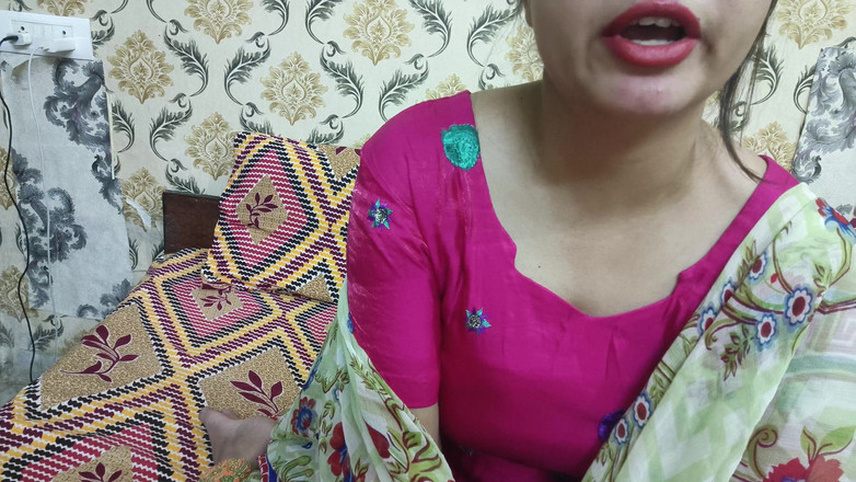 Saarabhabhi6: StepBrotherは彼の小さなStepSisterの助けを望んでいます