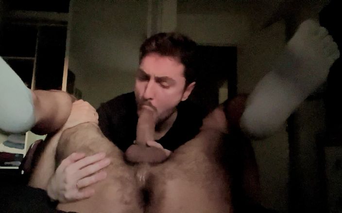 Nenesgaymers: 若い男は彼のお尻を開いて彼の友人のチンポをしゃぶる