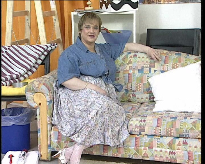 YOUR FIRST PORN: Tlustá Yvonne si holí svou obrovskou kundičku