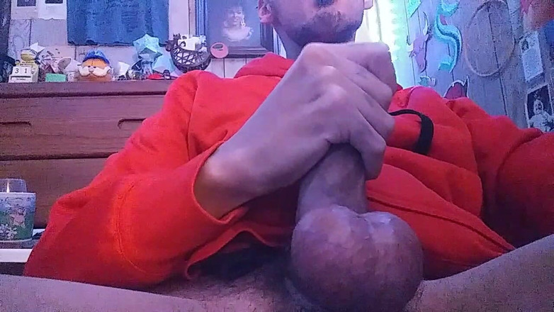 KingSpade: Jonge man wordt geil en melkt zijn keiharde lul