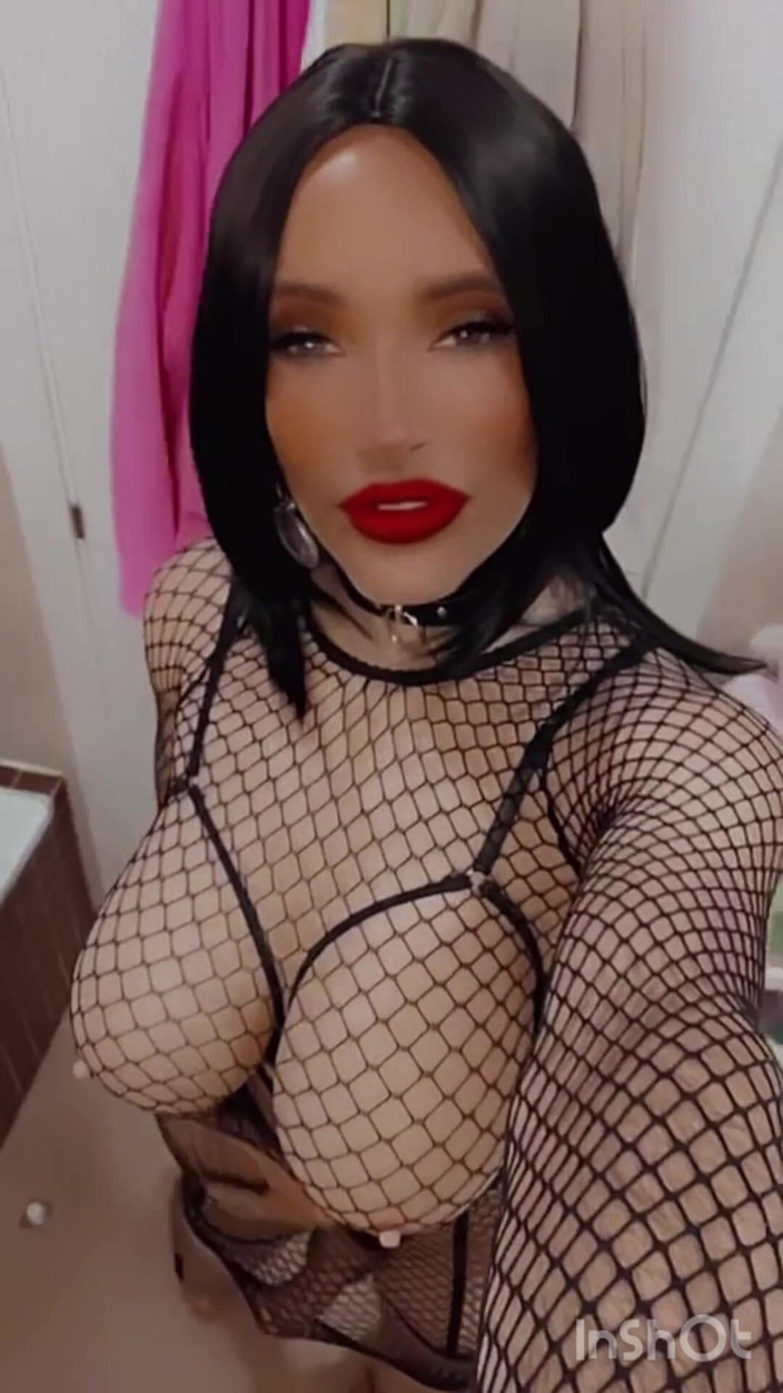 Sissy Slut Brianna: Letakkan Kepalamu Di Pangkuan Ibu Dan Diam... Aku akan mengurus...