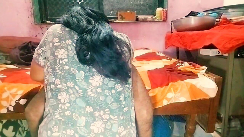 Hemant: Seksowna żona Anuradha zerżnięta w nocnej sukience ze swoim chłopakiem na...