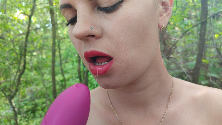 DirtyLubov: बिल्ली हस्तमैथुन आउटडोर