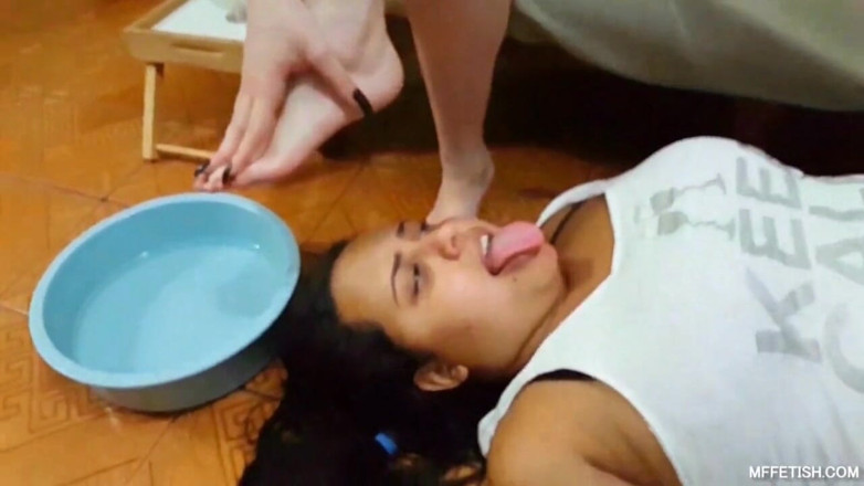 Sapphic Latinas: Let's do a pedicure