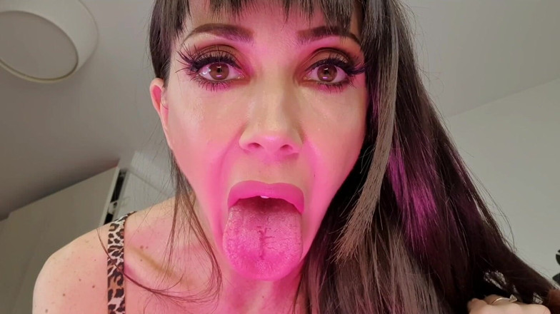 Sofia Star: Giant Girl Wants to Eats You