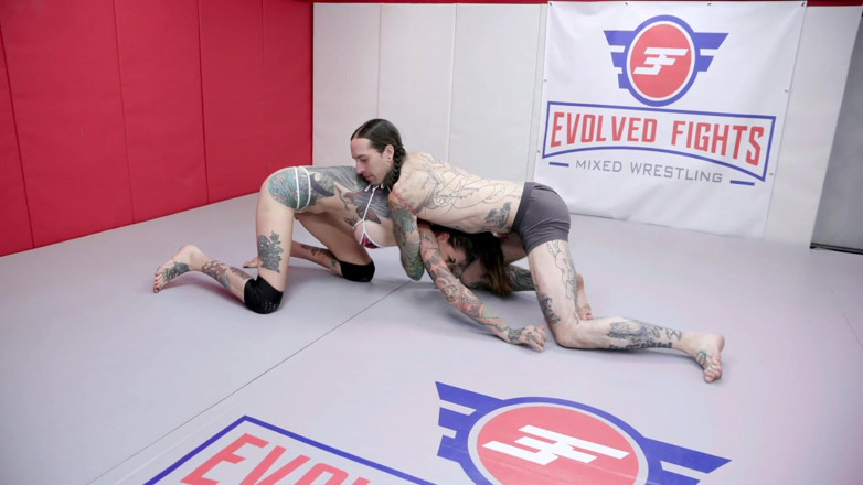 Evolved Fights: Rocky Emerson vs Gusti campuran ruckus
