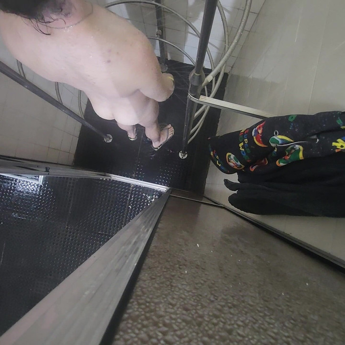 Hakam: पानी के जेट से भरा पूरा शरीर सनसनीखेज ऊपरी दृश्य स्टीम स्कॉटिश शॉवर