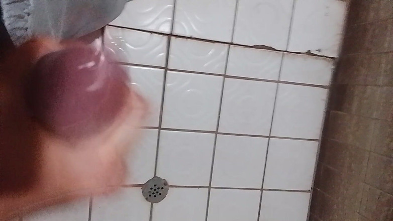 Jomperone: V koupelně