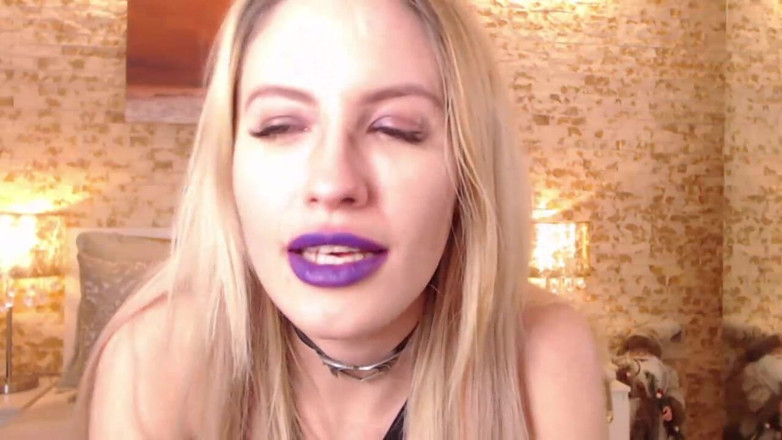 Erotic Tanya: Sniffing in pantyhose – part 2