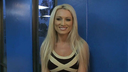 Stunning Blondes: Si blonde Marvelous diliputi perutnya dengan air mani panas dan...