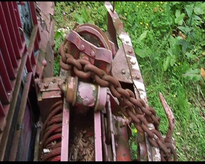 Filles Francaises: 大きなおっぱいのブロンドフランス人ふしだらな女が幸運な男に尻を犯される