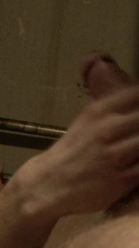 マイク・ダグラス&デイブ・デューク、軍の部屋で素敵な夢を見る前によく自慰行為をする