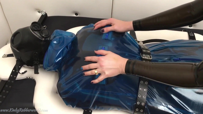 Fem Latex: Giochi clinica lesbica in lattice