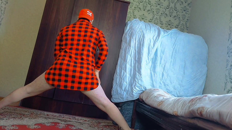 Kitty_Cross: Shemale Striptis Panas Di Awam Di Taman