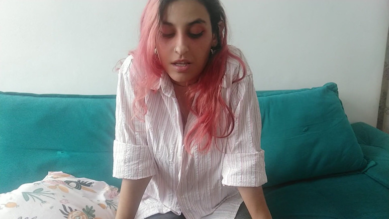 Ms Candy Bunny: Sa meilleure amie suce ses tétons comme pari