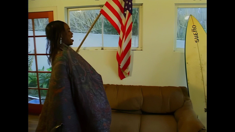 Out Sexxx: Chica cachonda disfruta de una polla grande