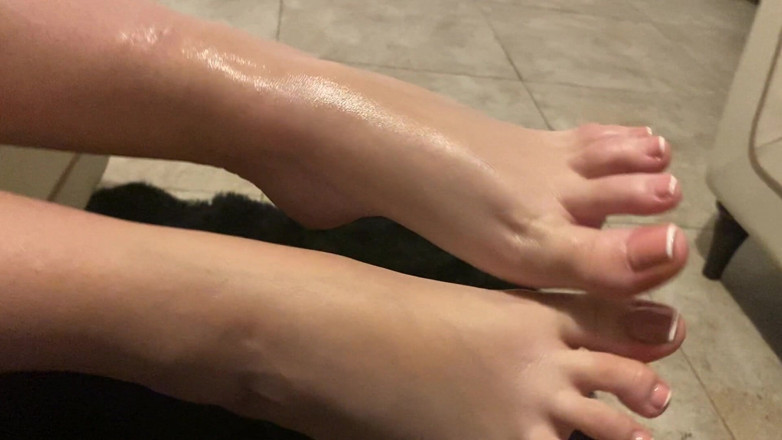 SassyTiff: Oil foot fetish