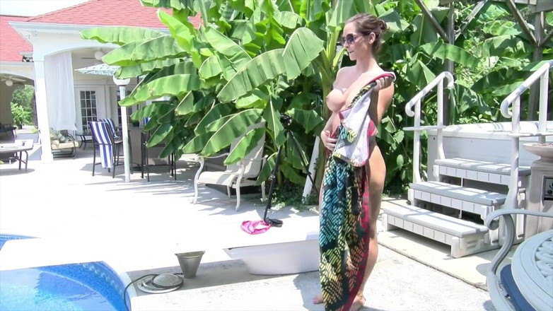 Ashley Sinclair: Neighbor teen