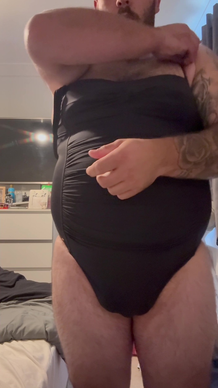 Shaun Cbt: Travestiet travestiet met undercover bondage en tepelklemmen