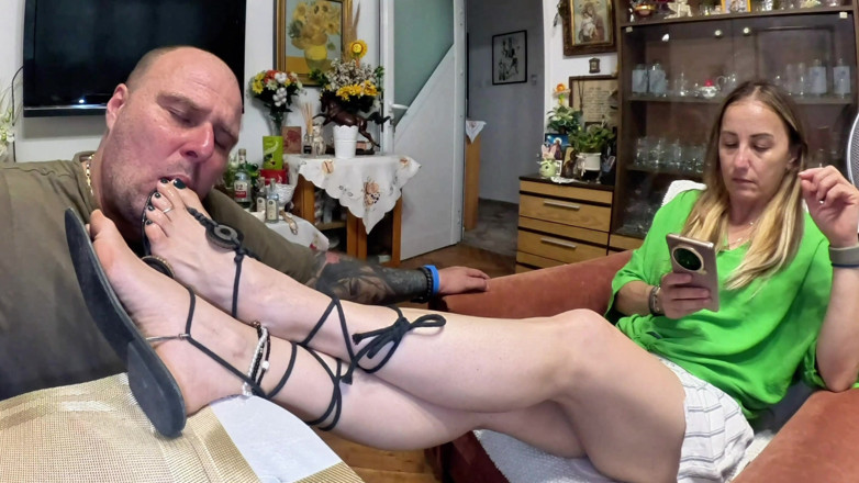 Mistressyammyboots: The Sole of My Sandal: Your New Reality