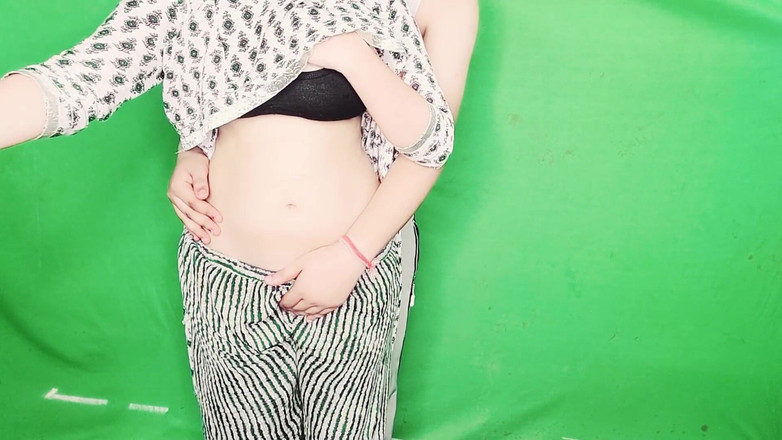 Vicky Thakur: Grande rabo milf fodido duro na sala de estar com...