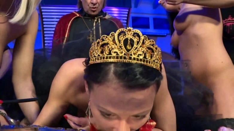 Deutschland porn: Orgía loca en un festival porno para jóvenes zorras amantes...