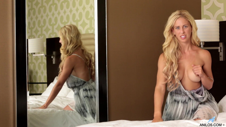 Anilos Solo: Beautiful Mature Lady