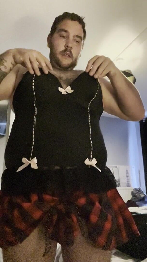 Shaun Cbt: Zakar dan Telur Bertukar Purple Dalam Perhambaan dengan pengapit puting...