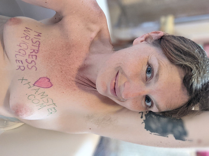 MistressWriggler: मालकिन Wriggler के साथ सेक्सी साबुनी शॉवर मज़ा