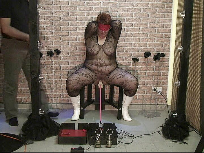 Anna Devot: Annadevot - punition avec la machine à baiser