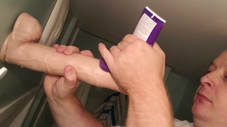 Charlieboy69: Deepthroat enorme dildo da 14 pollici