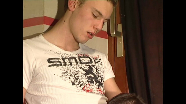 Skater Boys Studio: 溜冰运动员Twin夫妇在俱乐部里做爱