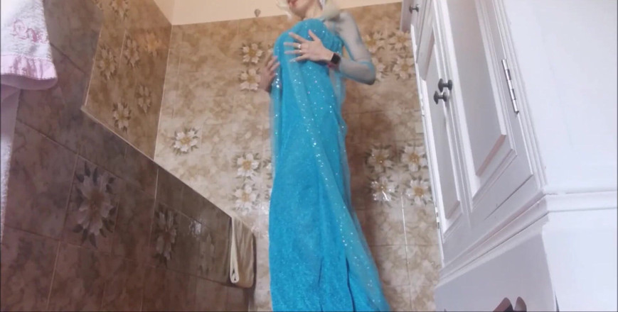 savannahamatoriale: Queen Elsa Naked Offer to Ya Her Ass! She's Not...