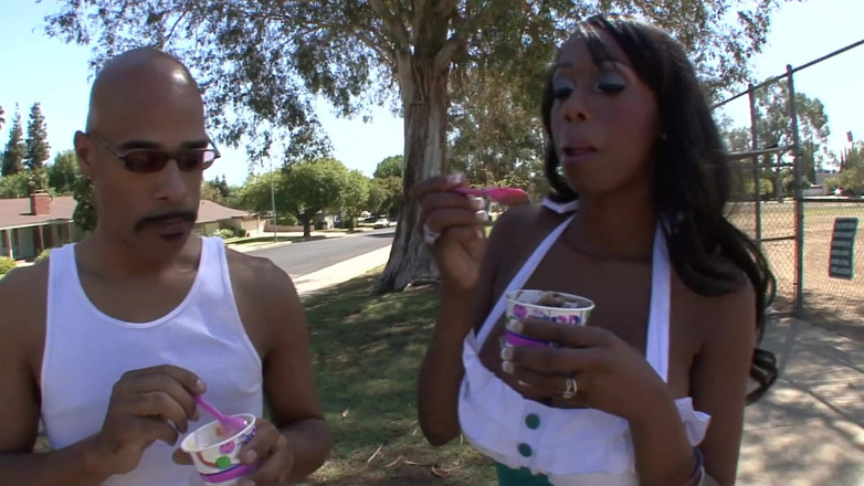 Content Candy: Bubble butt ebony beauty takes a big black cock