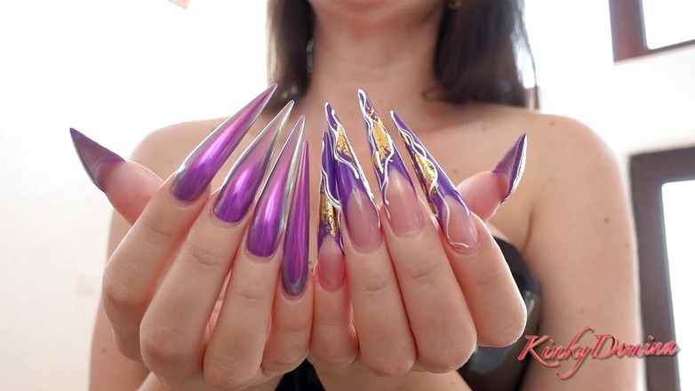 KinkyDomina: Adora le mie unghie lunghe viola