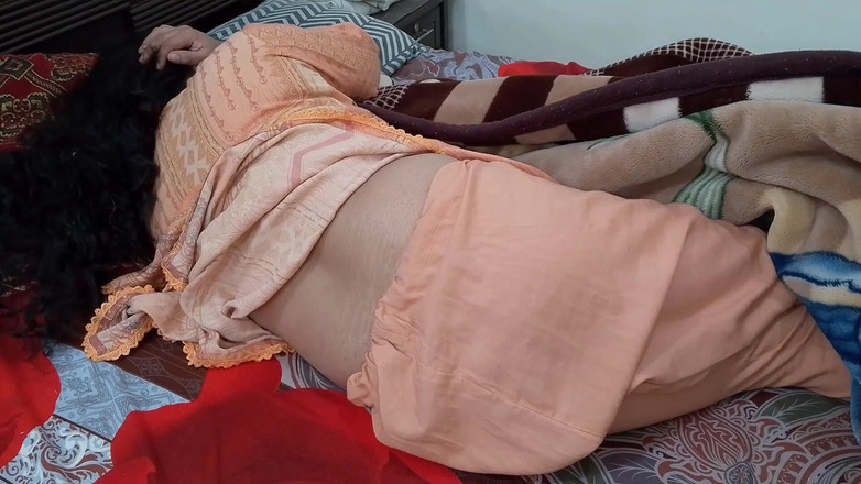 QueenbeautyQB: Gorąca przyrodnia siostra pomaga spust