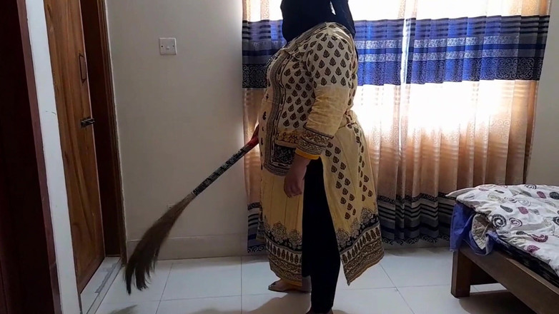 Aria Mia: Kwam naar het huis en neukte huisvrouw op zijn hondjes)