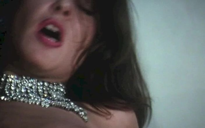 Inhonorof porn: 친구와 쓰리섬에서 후장 따먹는 걸 꿈꾸는 창녀