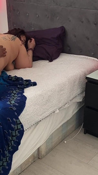 Manželka podvádí s největším černým ptákem, kterého ve svém životě měla bez kondomu a bez masky