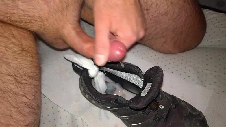 Cicci77: Cumshot in My Fetish Shoe