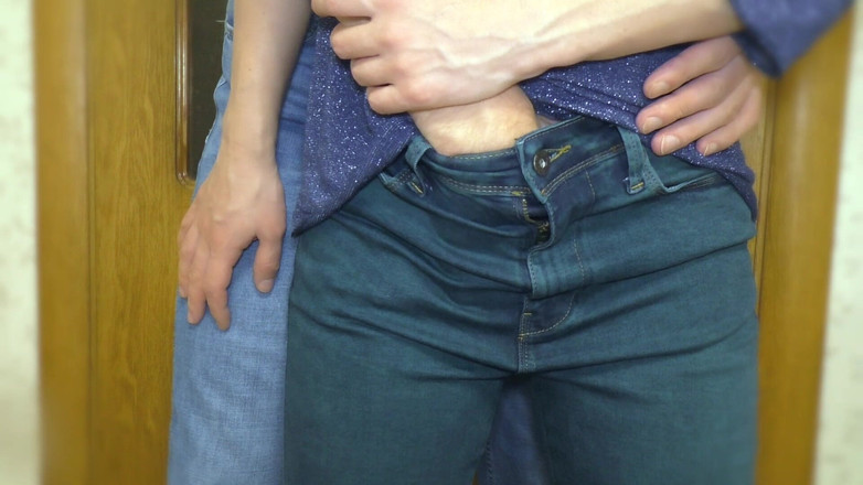 Lovers Couple: 哦，上帝，这是出乎意料的，他开始摩擦我的阴户到强烈的高潮